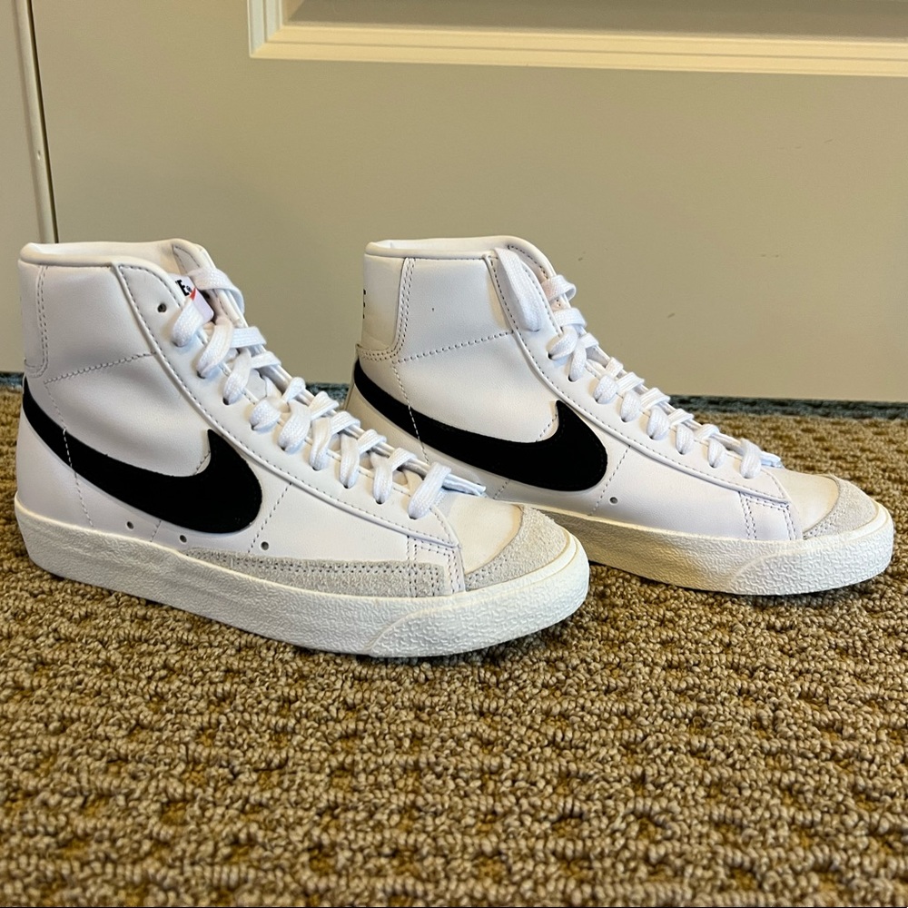 Women’s Nike Blazer Mid ‘77 Vintage SIZE: 5.5